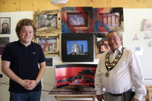 Woodley Mayor attends Waingels art viewing
